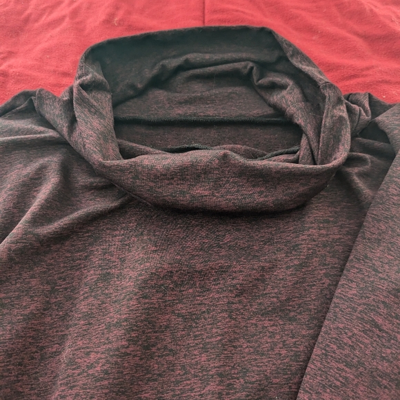 Cowl neck athletic sweatshirt - Picture 2 of 3
